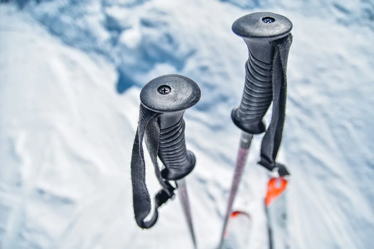 Pals d'esquí de lloguer de SkiClass sobre la neu
