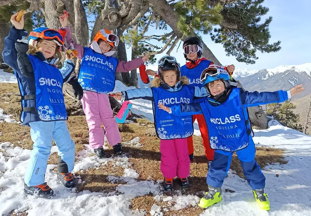 Children from the SkiClass ski course celebrating in their bibs in Baqueira