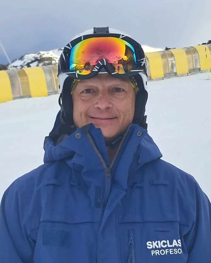 David Iglesias, moniteur de ski et de snowboard chez SkiClass Baqueira